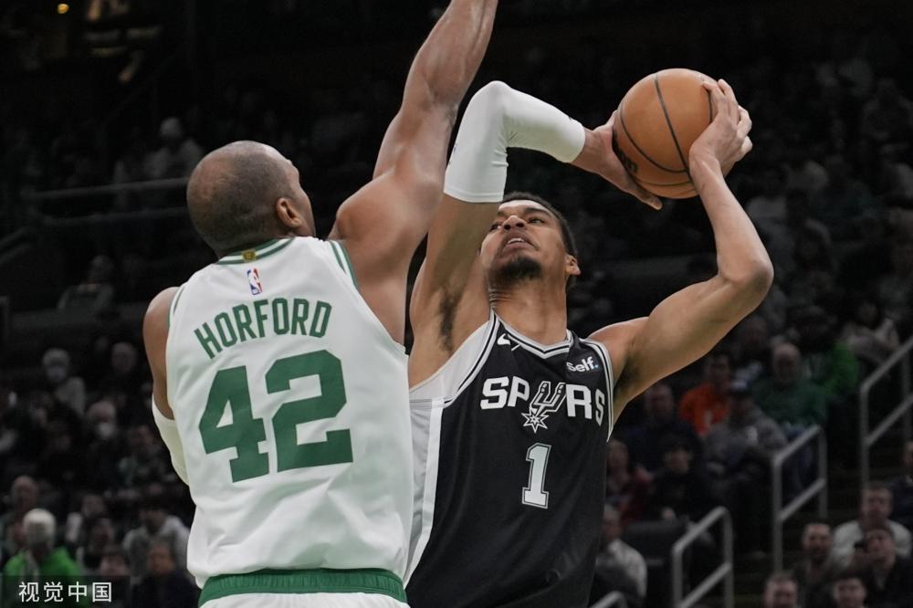 看似无拘无 看似无拘无